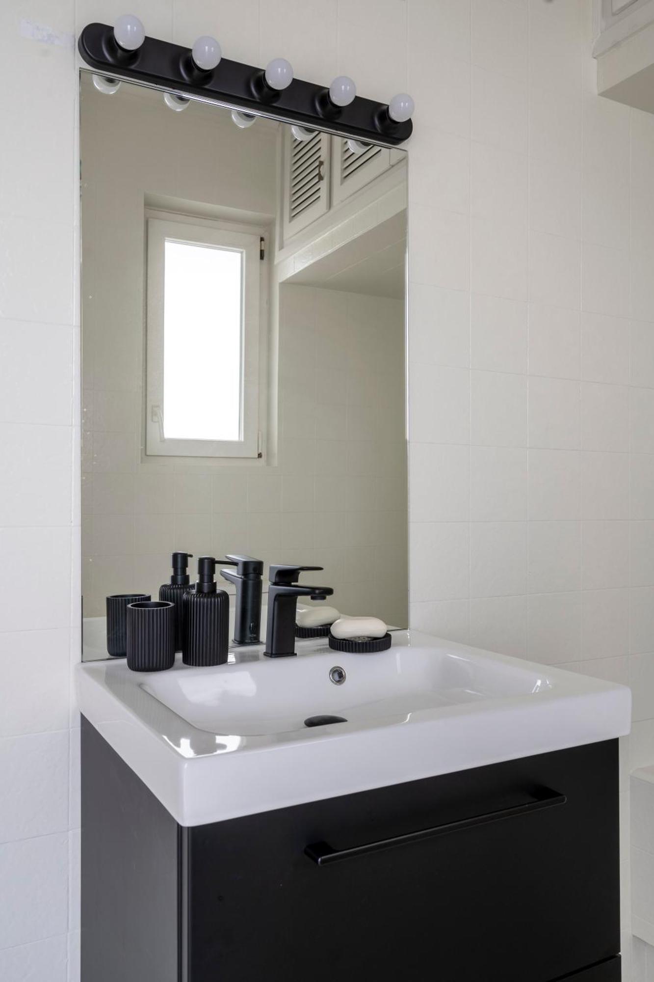 Summervibes Penthouse Varkiza Apartment